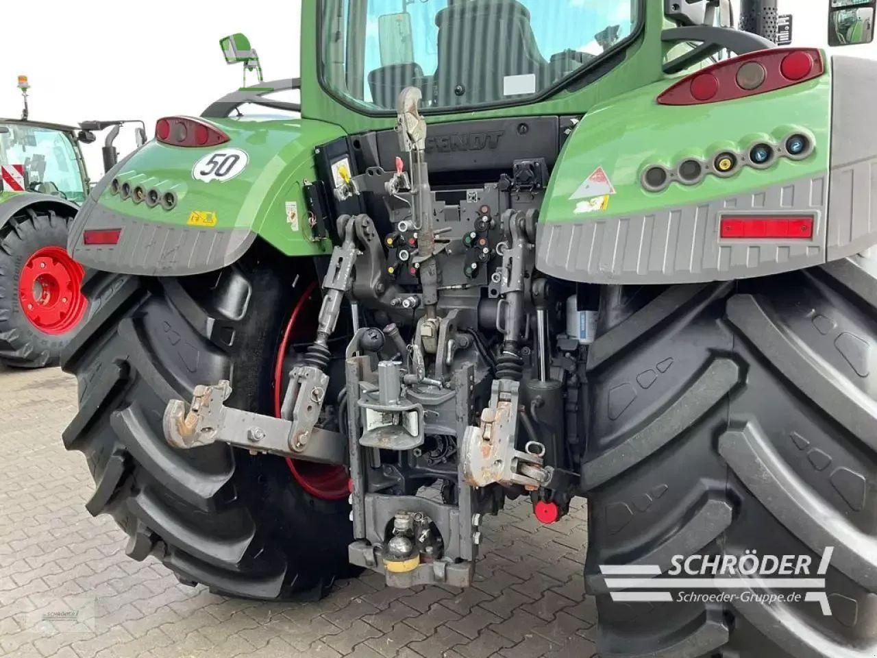 Fendt 724 vario s4 profi plus ProfiPlus - Трактор: снимка 4 Fendt 724 vario s4 profi plus ProfiPlus - Трактор: снимка 4