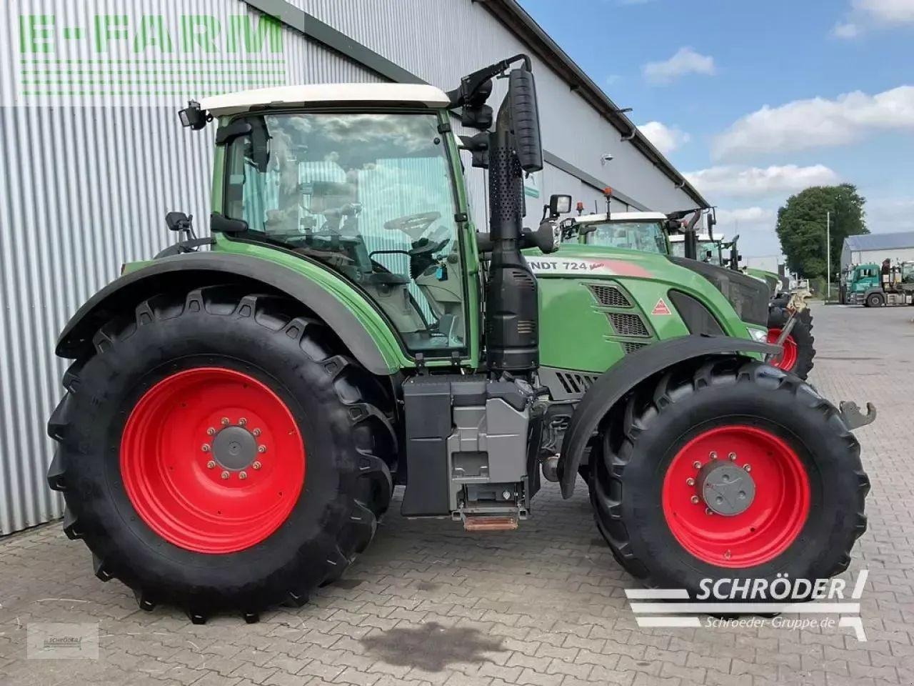 Fendt 724 vario s4 profi plus ProfiPlus - Трактор: снимка 2 Fendt 724 vario s4 profi plus ProfiPlus - Трактор: снимка 2