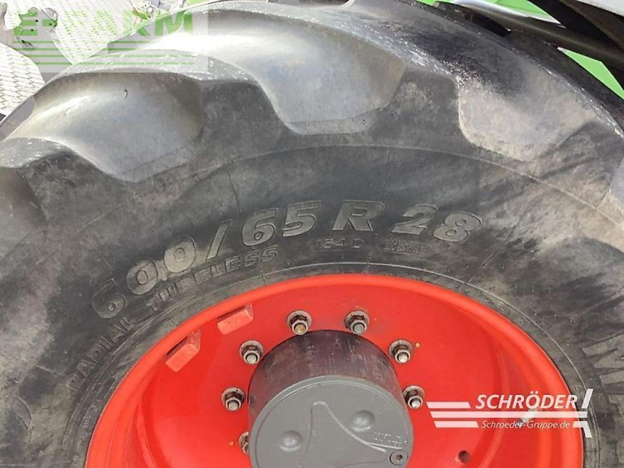 Fendt 724 vario s4 profi plus ProfiPlus - Трактор: снимка 4 Fendt 724 vario s4 profi plus ProfiPlus - Трактор: снимка 4