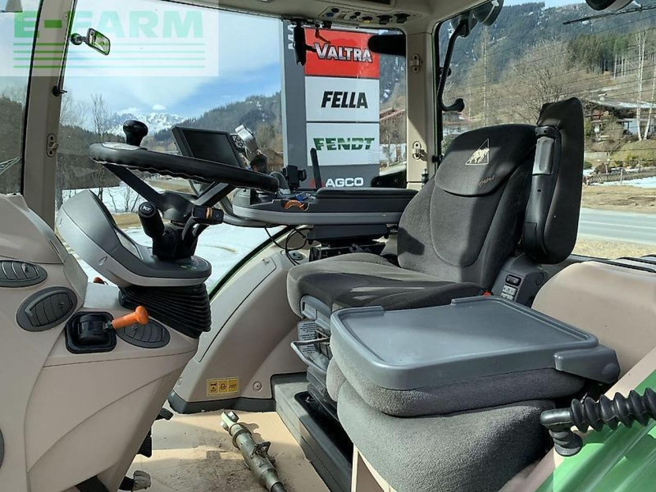 Трактор Fendt 724 vario scr: снимка 10