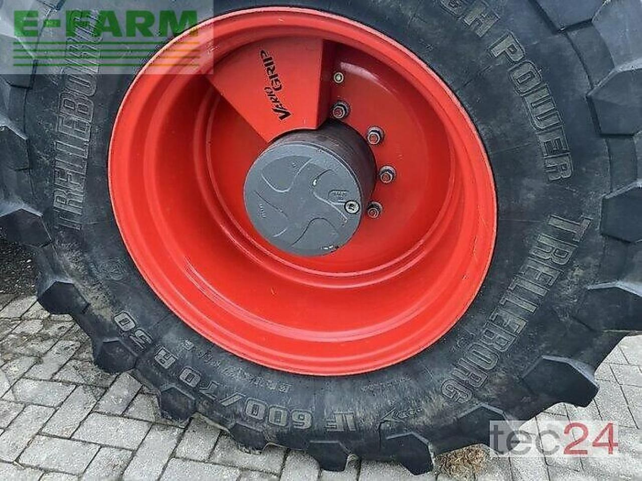 Fendt 824 s4 profiplus - Трактор: снимка 3 Fendt 824 s4 profiplus - Трактор: снимка 3
