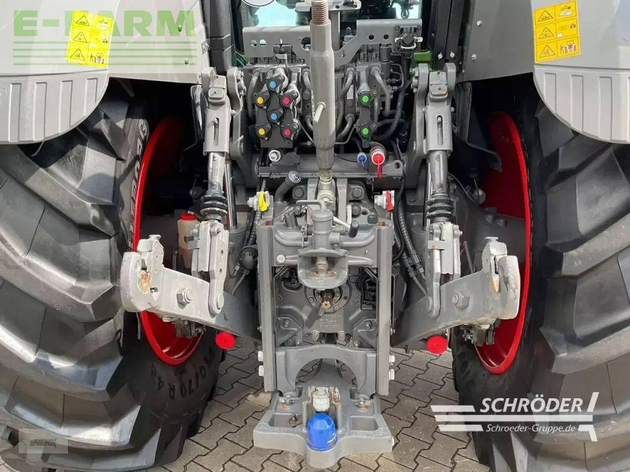Fendt 824 vario s4 profi plus ProfiPlus - Трактор: снимка 4 Fendt 824 vario s4 profi plus ProfiPlus - Трактор: снимка 4