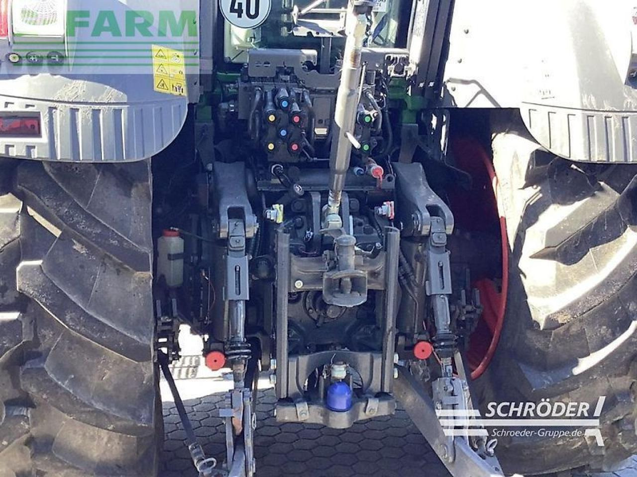 Fendt 824 vario s4 profi plus ProfiPlus - Трактор: снимка 2 Fendt 824 vario s4 profi plus ProfiPlus - Трактор: снимка 2