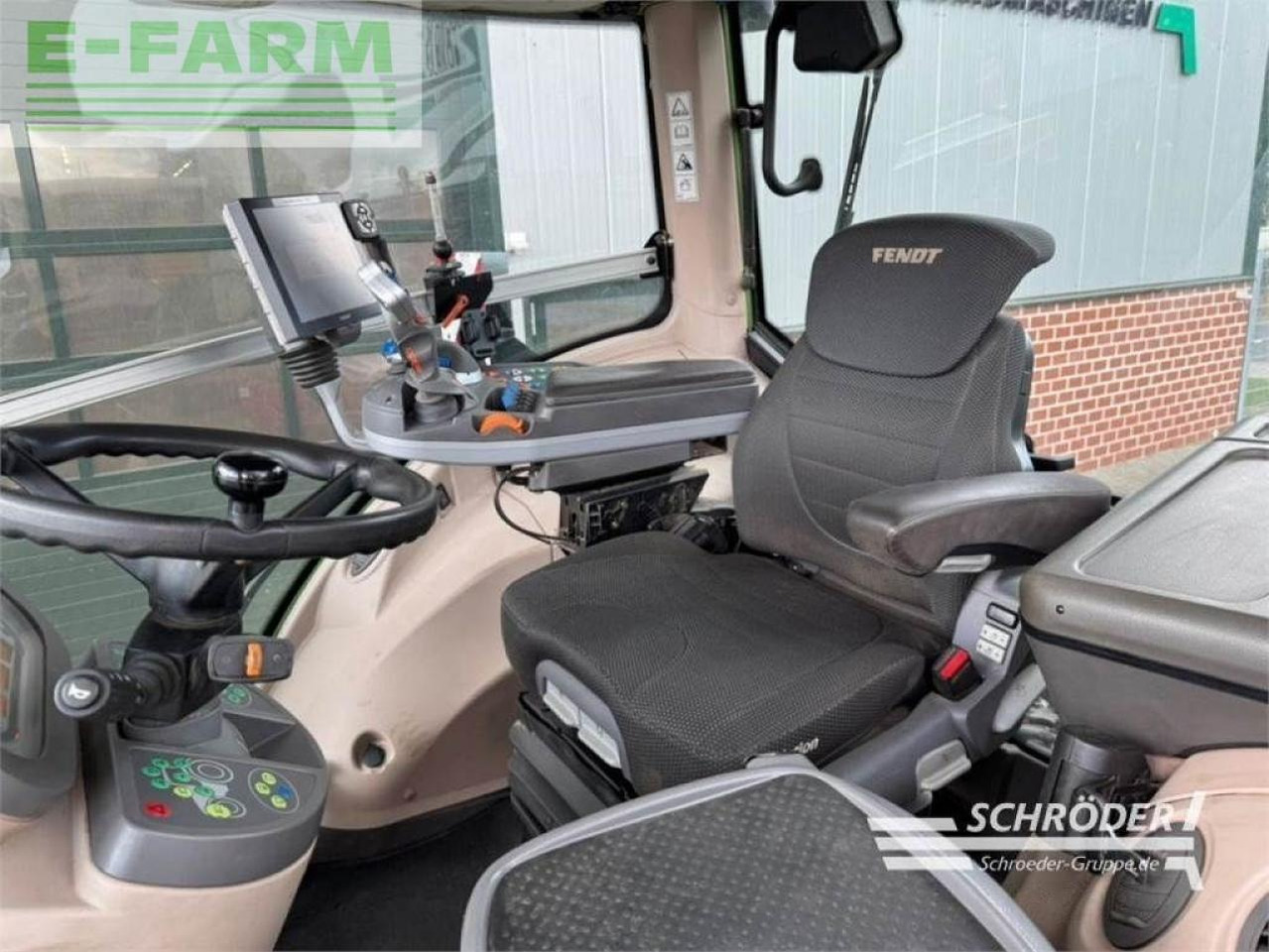 Трактор Fendt 824 vario s4 profi plus ProfiPlus: снимка 17
