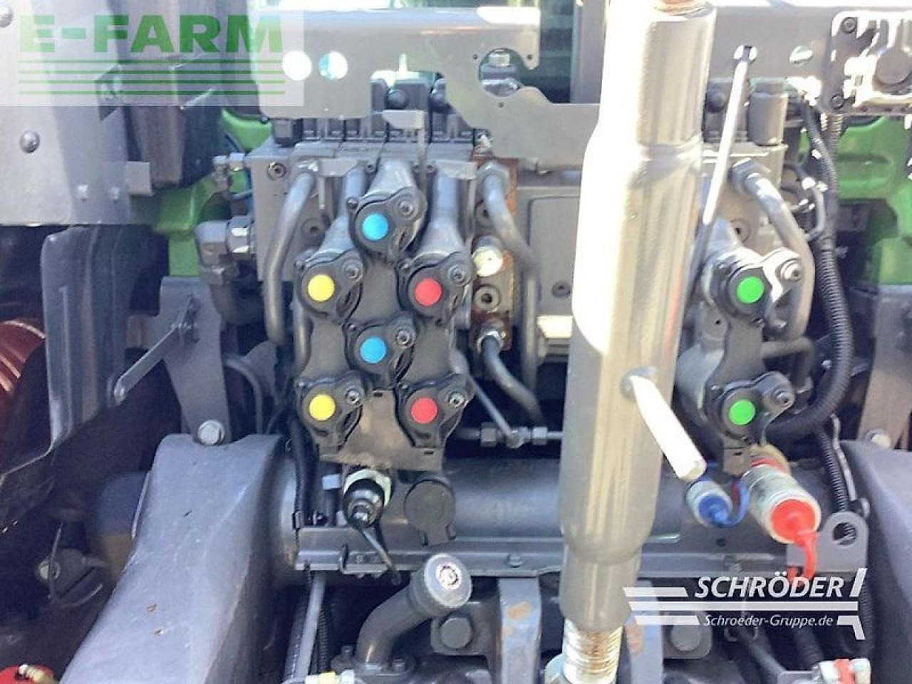 Fendt 824 vario s4 profi plus ProfiPlus - Трактор: снимка 3 Fendt 824 vario s4 profi plus ProfiPlus - Трактор: снимка 3