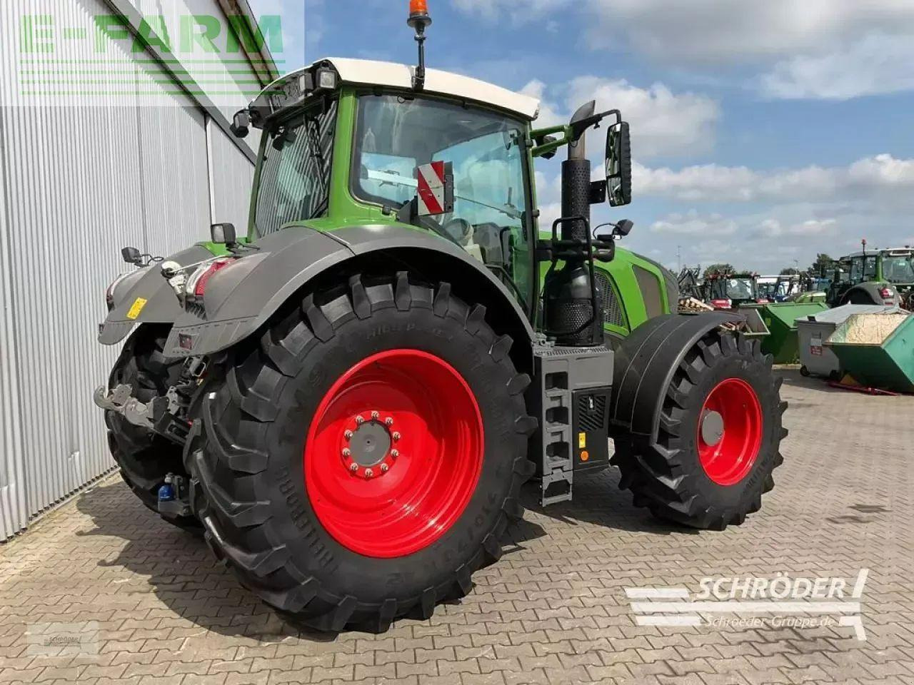 Fendt 824 vario s4 profi plus ProfiPlus - Трактор: снимка 2 Fendt 824 vario s4 profi plus ProfiPlus - Трактор: снимка 2
