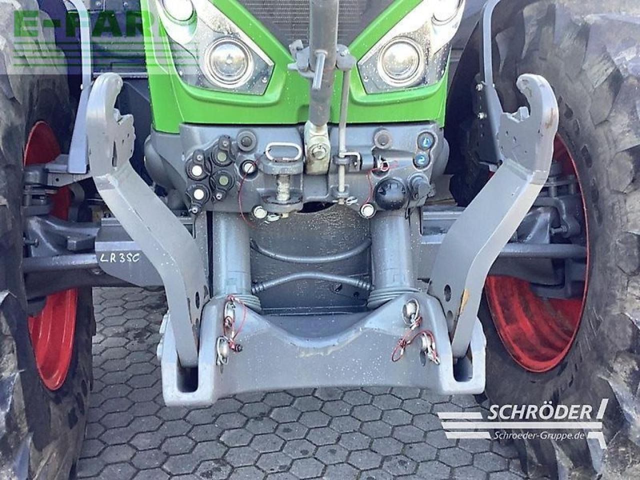 Fendt 824 vario s4 profi plus ProfiPlus - Трактор: снимка 4 Fendt 824 vario s4 profi plus ProfiPlus - Трактор: снимка 4
