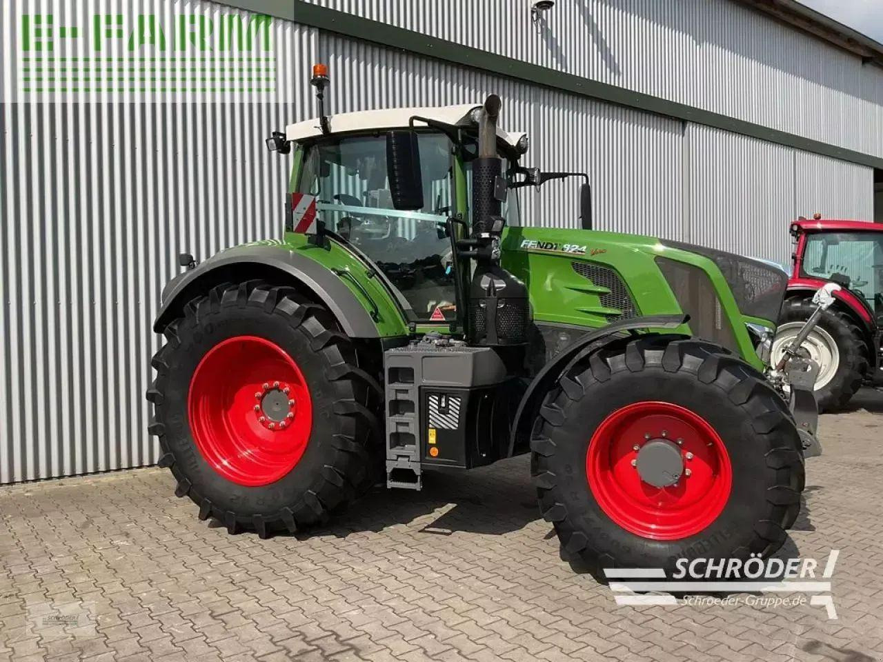 Fendt 824 vario s4 profi plus ProfiPlus - Трактор: снимка 5 Fendt 824 vario s4 profi plus ProfiPlus - Трактор: снимка 5