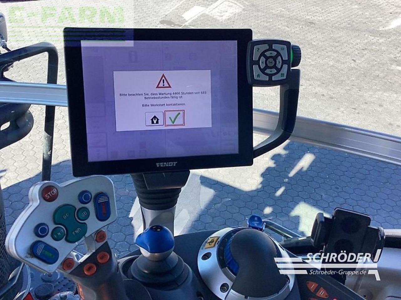 Fendt 824 vario s4 profi plus ProfiPlus - Трактор: снимка 5 Fendt 824 vario s4 profi plus ProfiPlus - Трактор: снимка 5