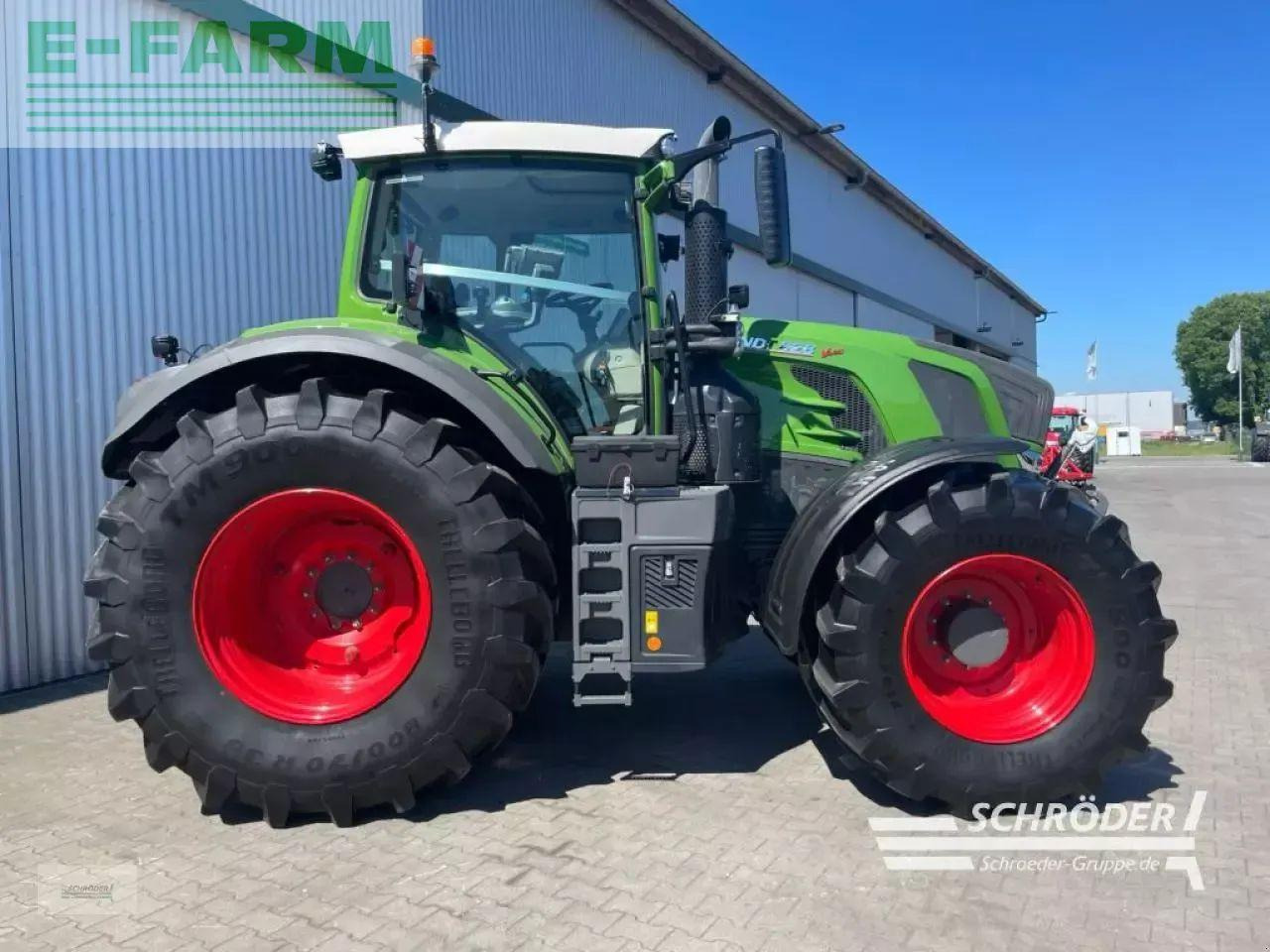 Fendt 828 vario s4 profi plus ProfiPlus - Трактор: снимка 3 Fendt 828 vario s4 profi plus ProfiPlus - Трактор: снимка 3