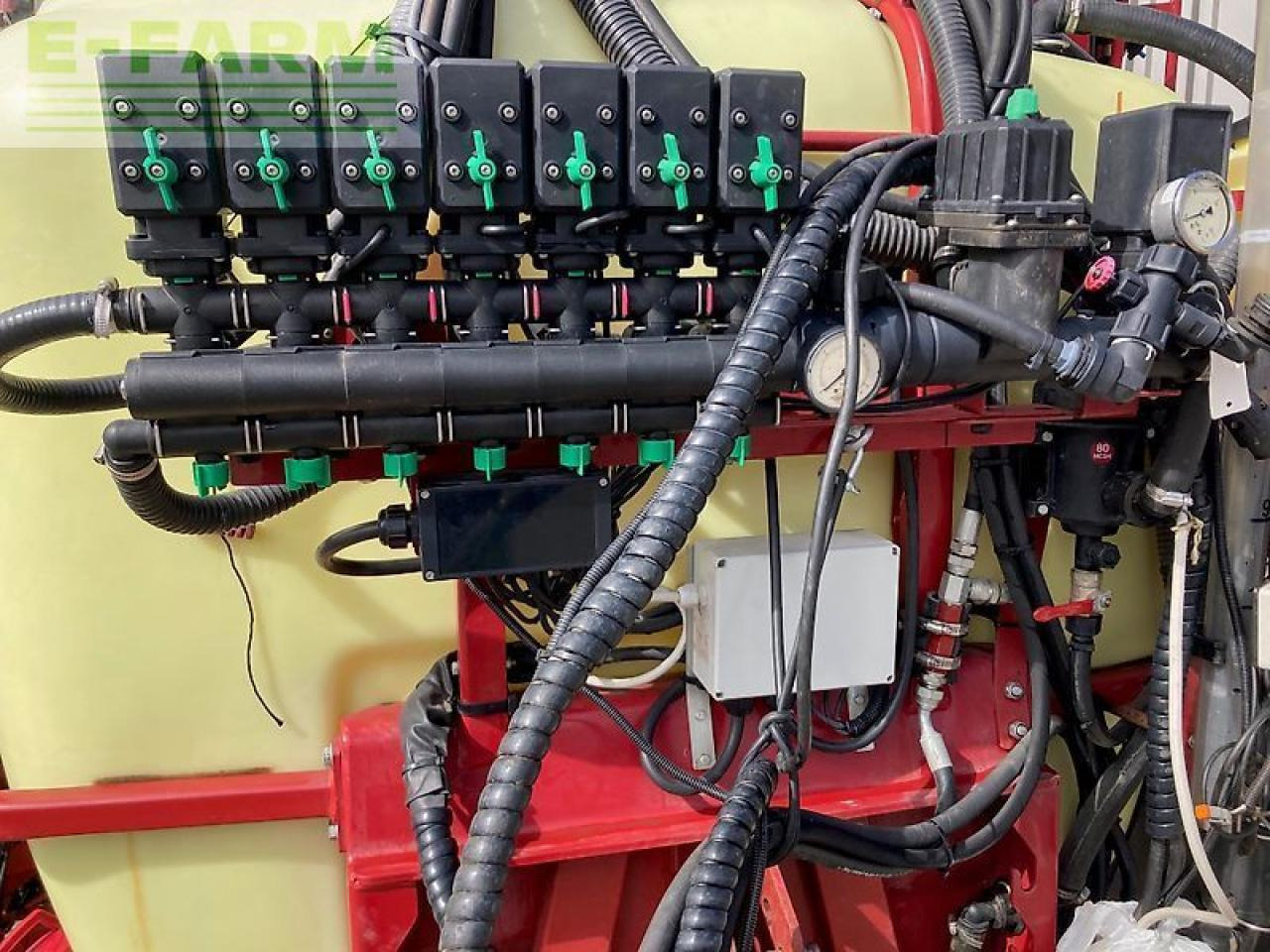 Hardi master plus 18m twin stream - Прикачна пръскачка: снимка 4 Hardi master plus 18m twin stream - Прикачна пръскачка: снимка 4