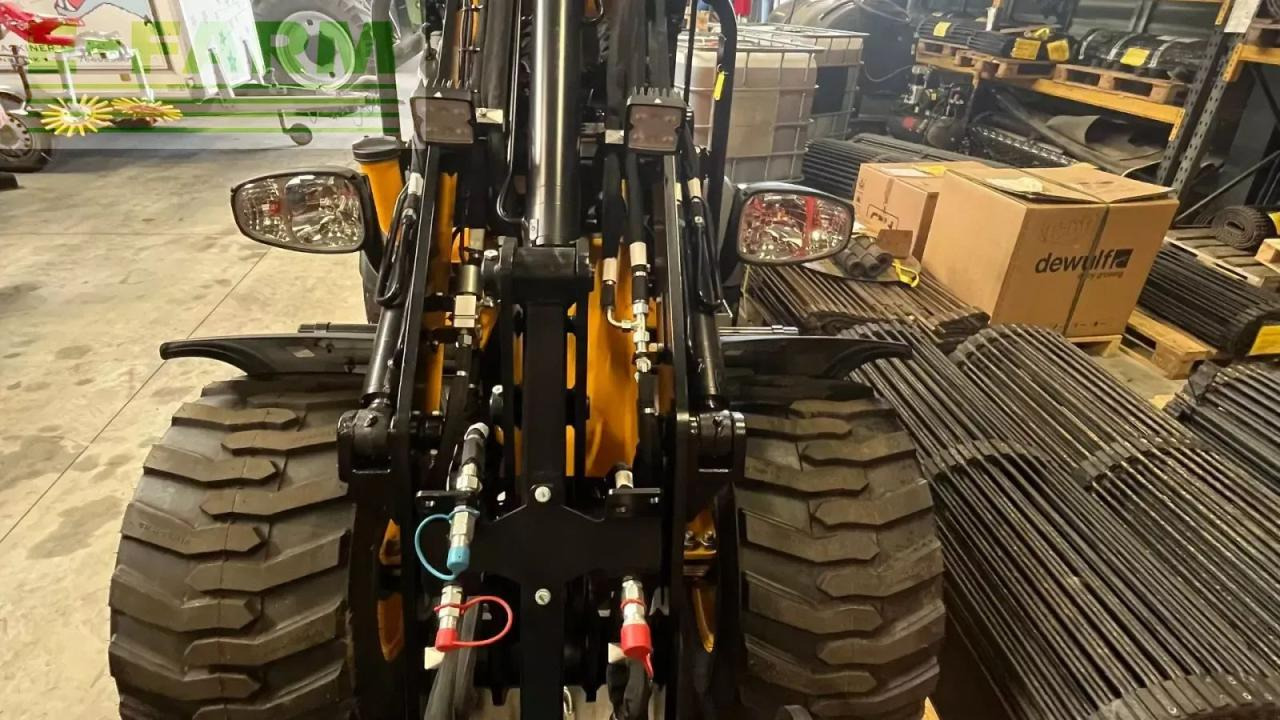 JCB 403 agri smart power - Мини багер: снимка 2 JCB 403 agri smart power - Мини багер: снимка 2