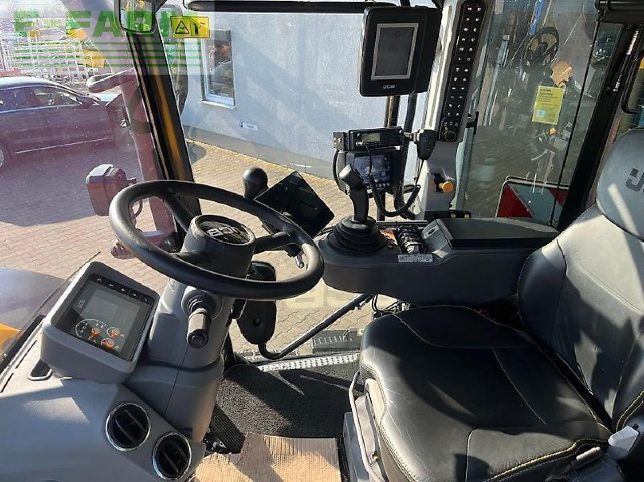 Трактор JCB 4220 fastrac: снимка 7
