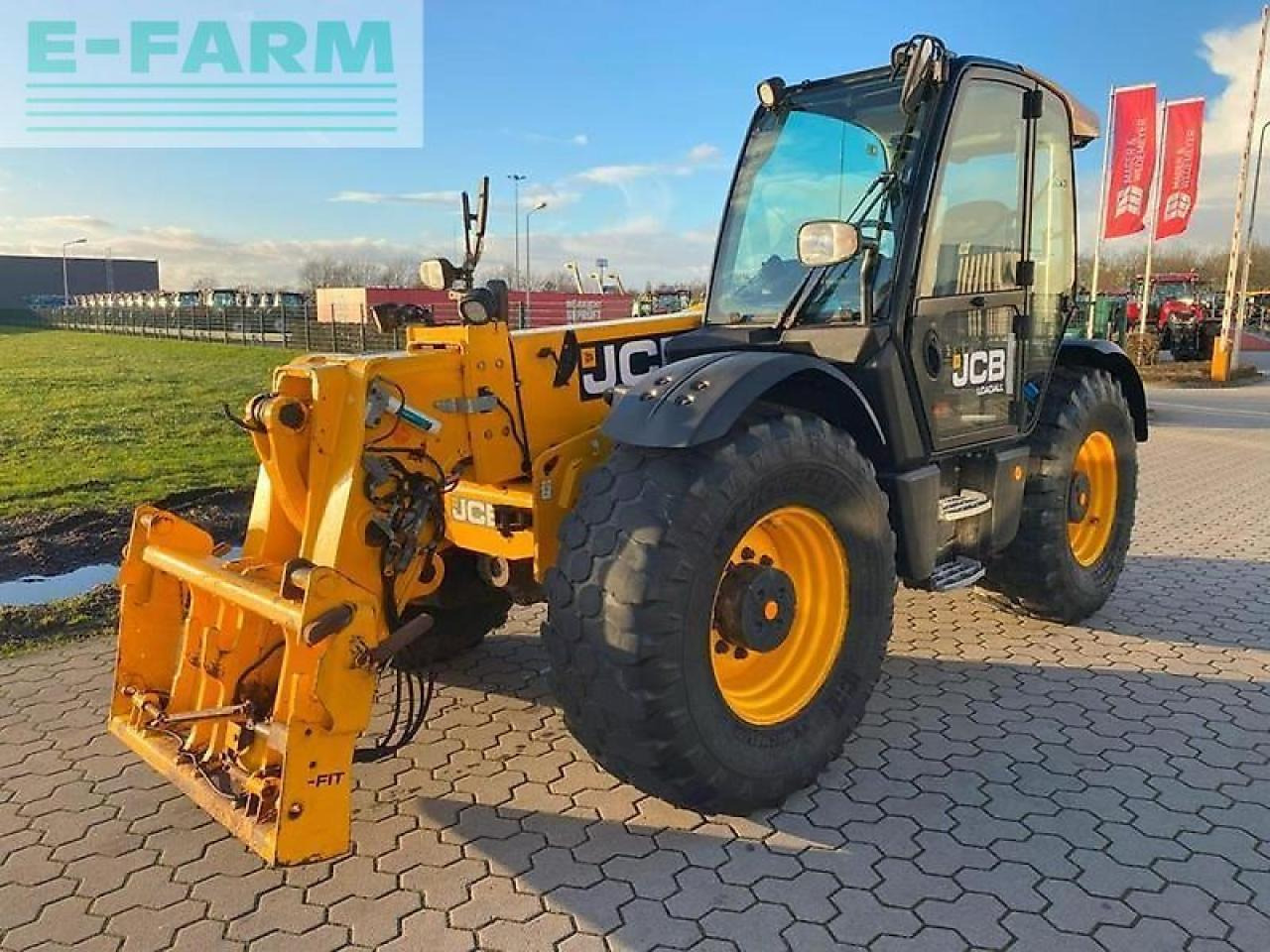 JCB 560-80 agri super mit druckluft - Телескопичен товарач: снимка 1 JCB 560-80 agri super mit druckluft - Телескопичен товарач: снимка 1