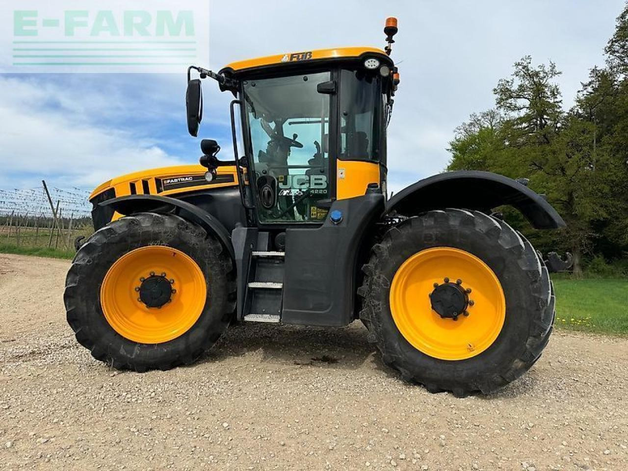 JCB fastrac 4220 pro - Трактор: снимка 2 JCB fastrac 4220 pro - Трактор: снимка 2