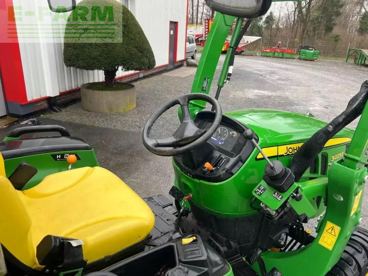 John Deere 3025e - Трактор: снимка 5 John Deere 3025e - Трактор: снимка 5