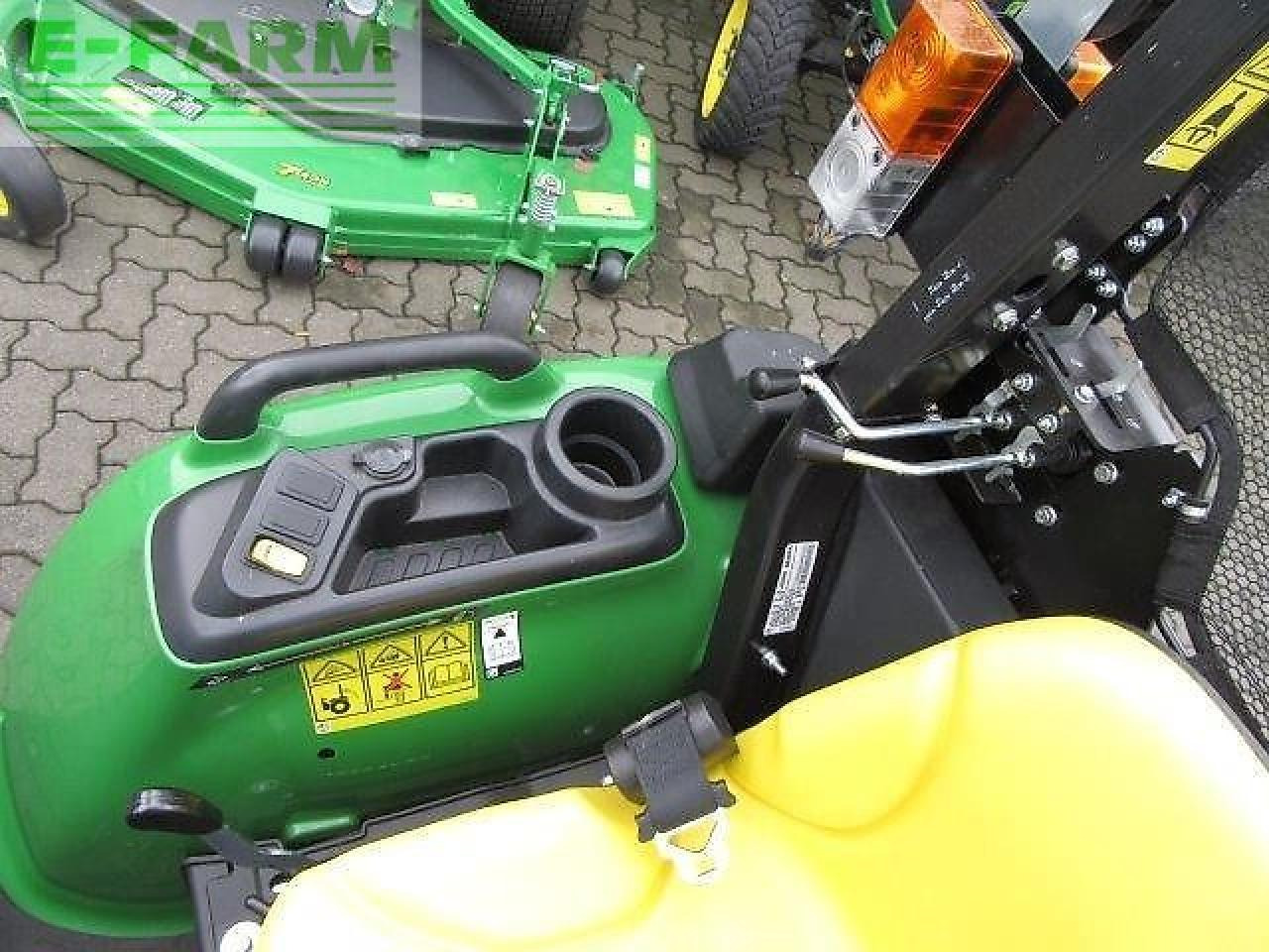John Deere 3038e 300e - Трактор: снимка 3 John Deere 3038e 300e - Трактор: снимка 3