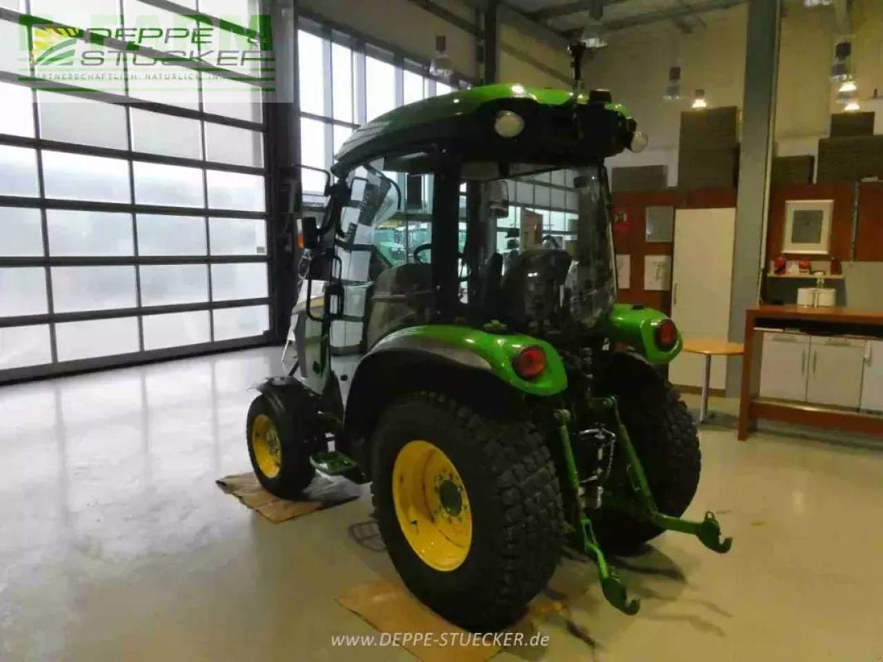 John Deere 3039r - Трактор: снимка 3 John Deere 3039r - Трактор: снимка 3