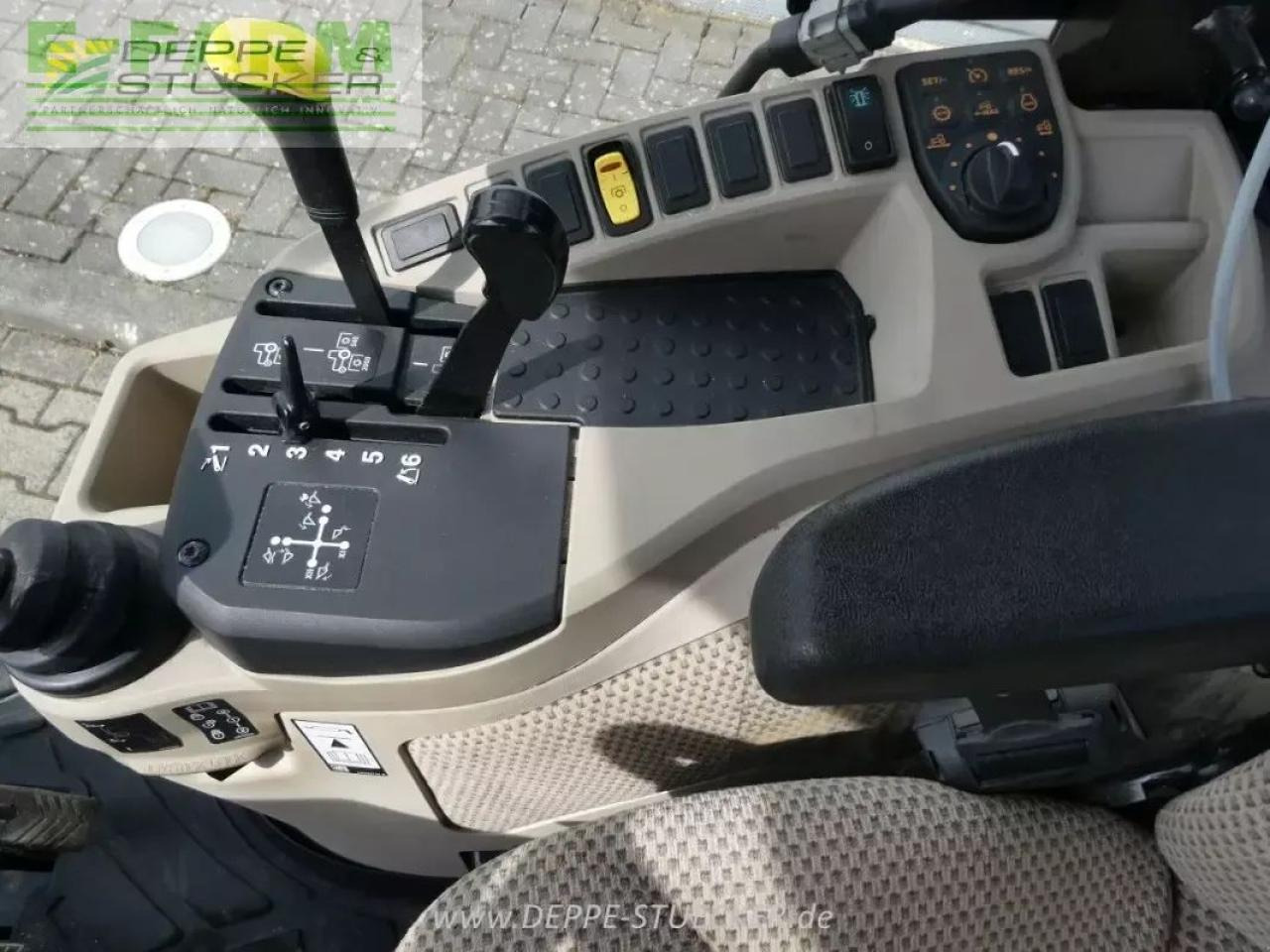 Трактор John Deere 3046r: снимка 13 Трактор John Deere 3046r: снимка 13