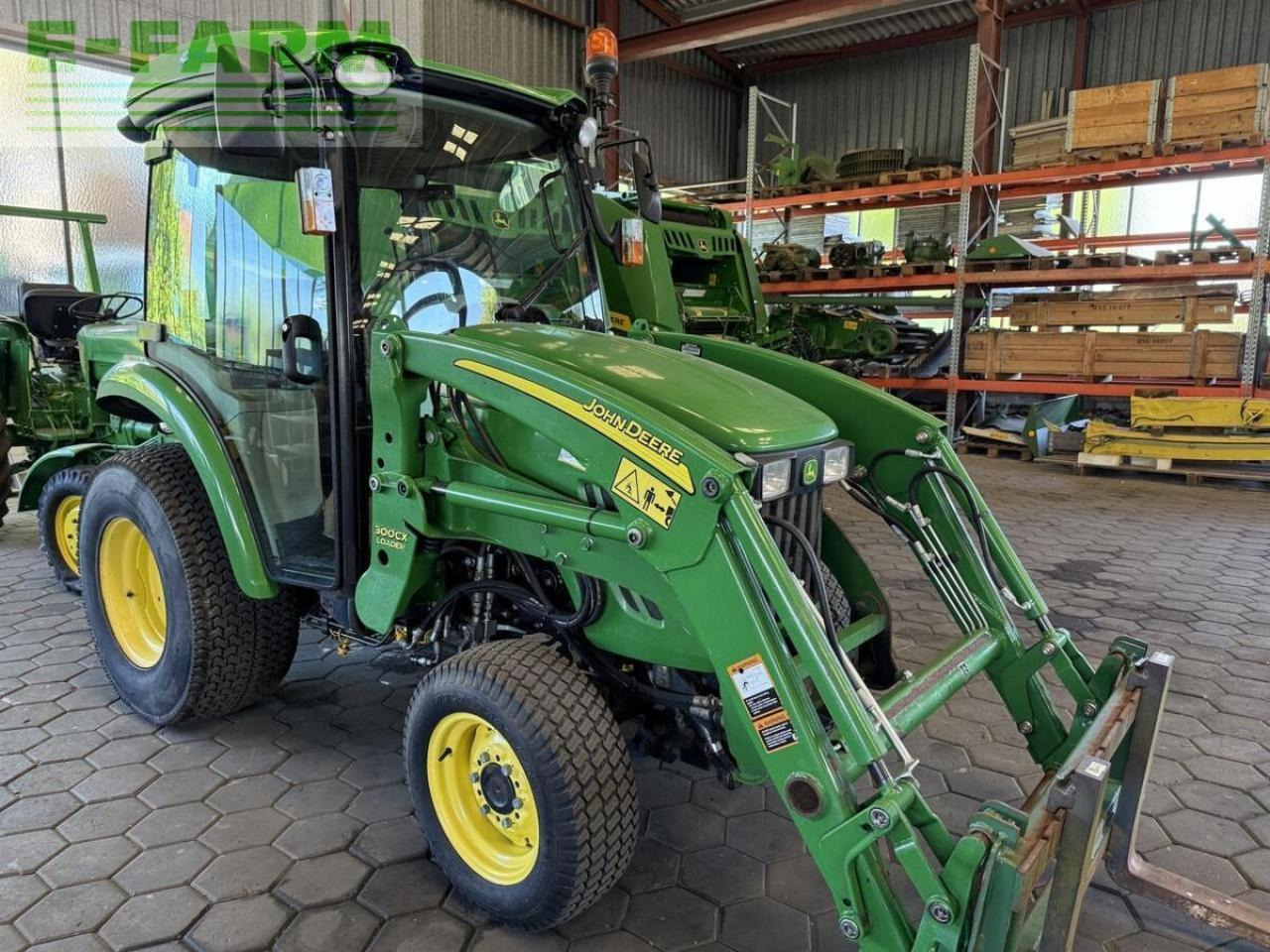 John Deere 3320 - Трактор: снимка 1 John Deere 3320 - Трактор: снимка 1