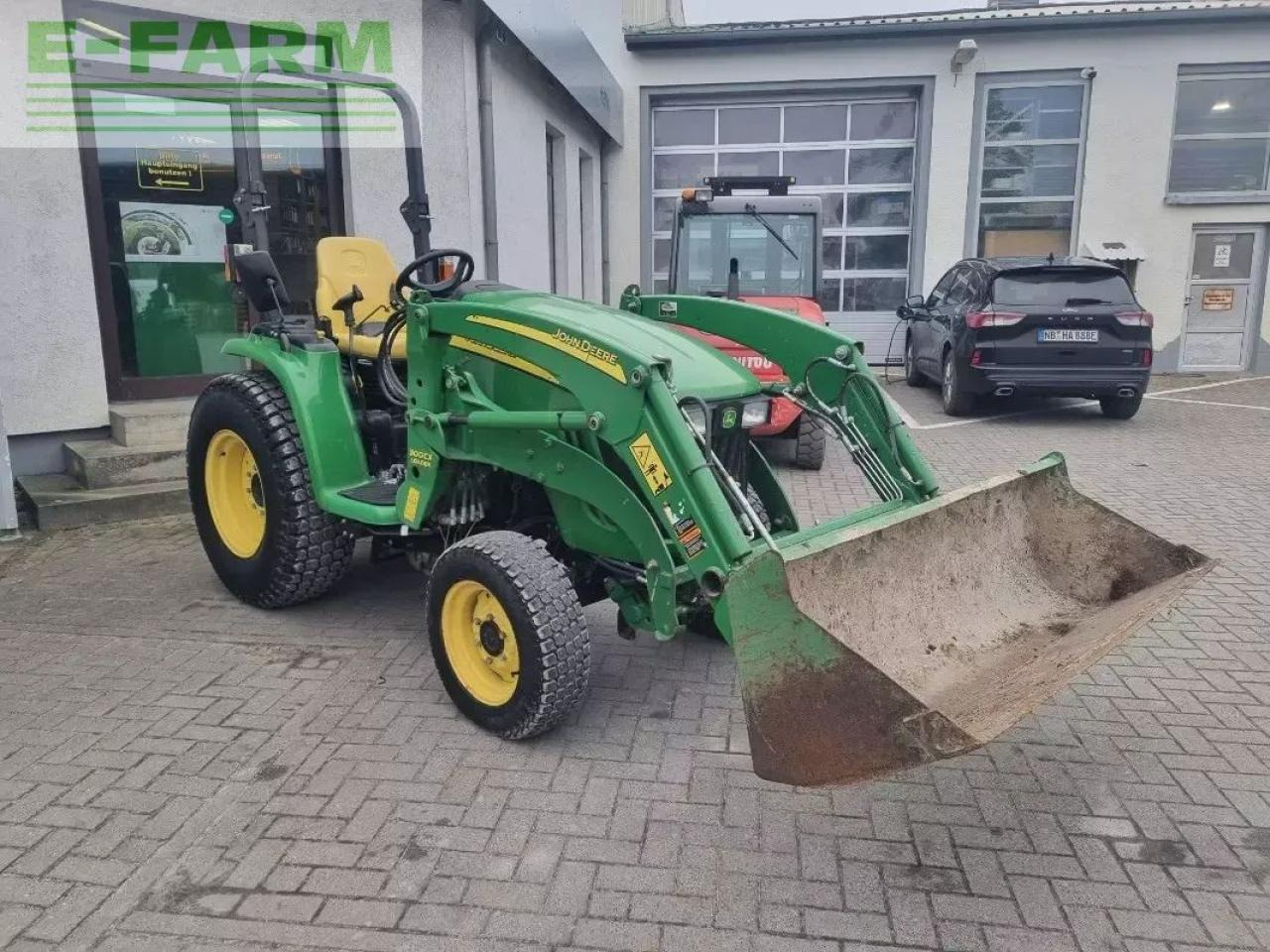 John Deere 3320 my11 - Трактор: снимка 2 John Deere 3320 my11 - Трактор: снимка 2