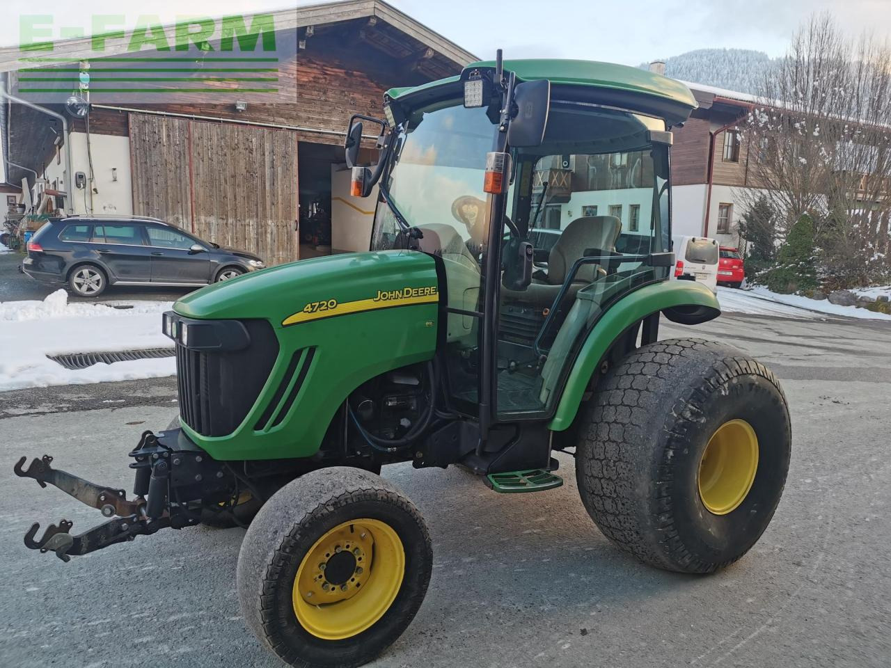 John Deere 4720 - Трактор: снимка 1 John Deere 4720 - Трактор: снимка 1