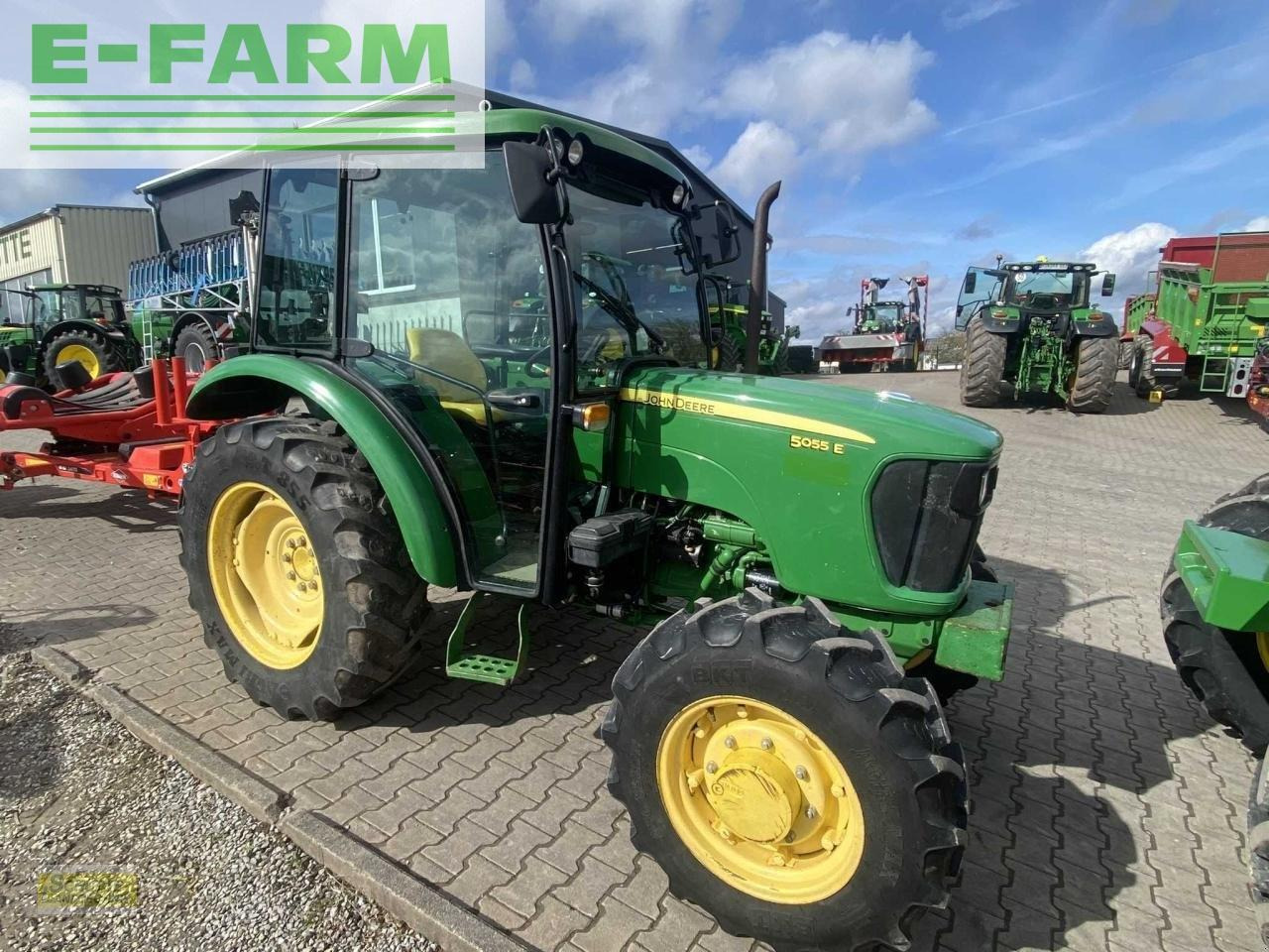 John Deere 5055e - Трактор: снимка 1 John Deere 5055e - Трактор: снимка 1