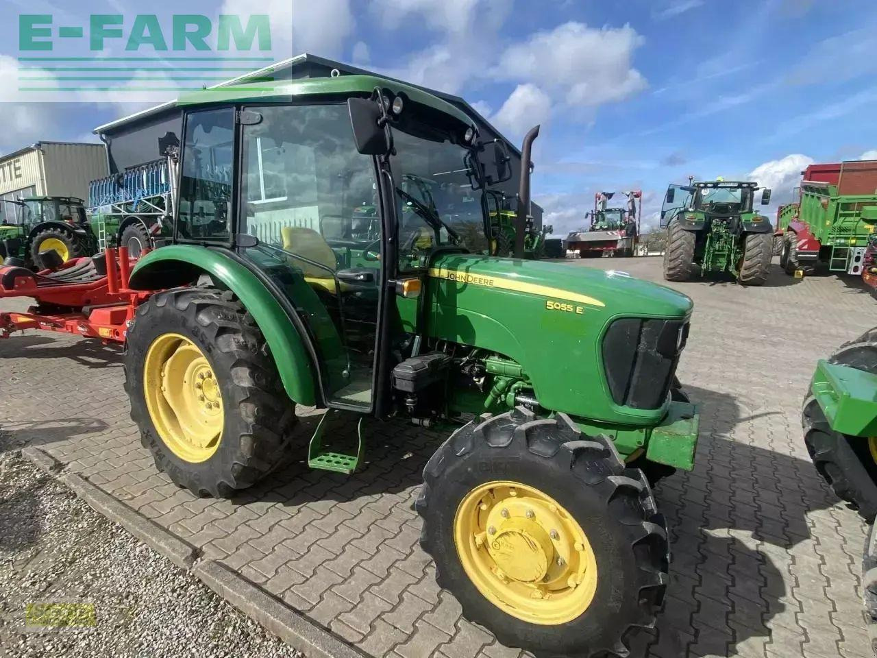John Deere 5055e - Трактор: снимка 1 John Deere 5055e - Трактор: снимка 1