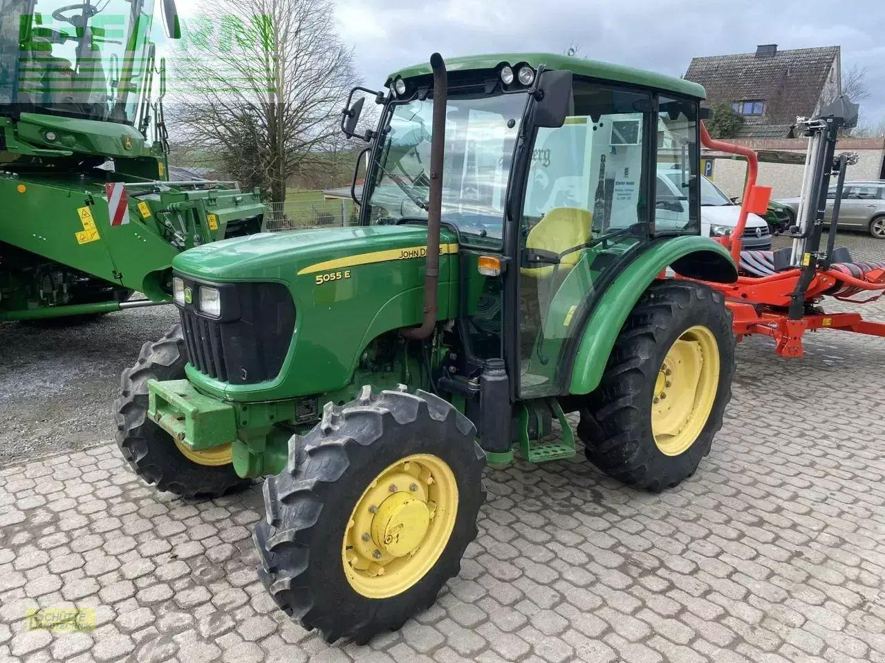 John Deere 5055e - Трактор: снимка 2 John Deere 5055e - Трактор: снимка 2