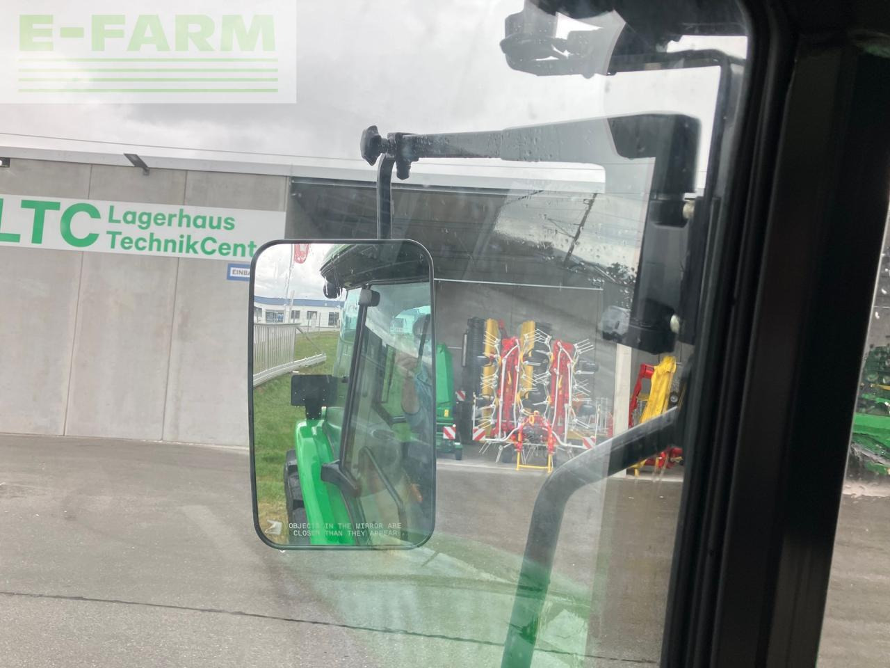 Трактор John Deere 5067E: снимка 23