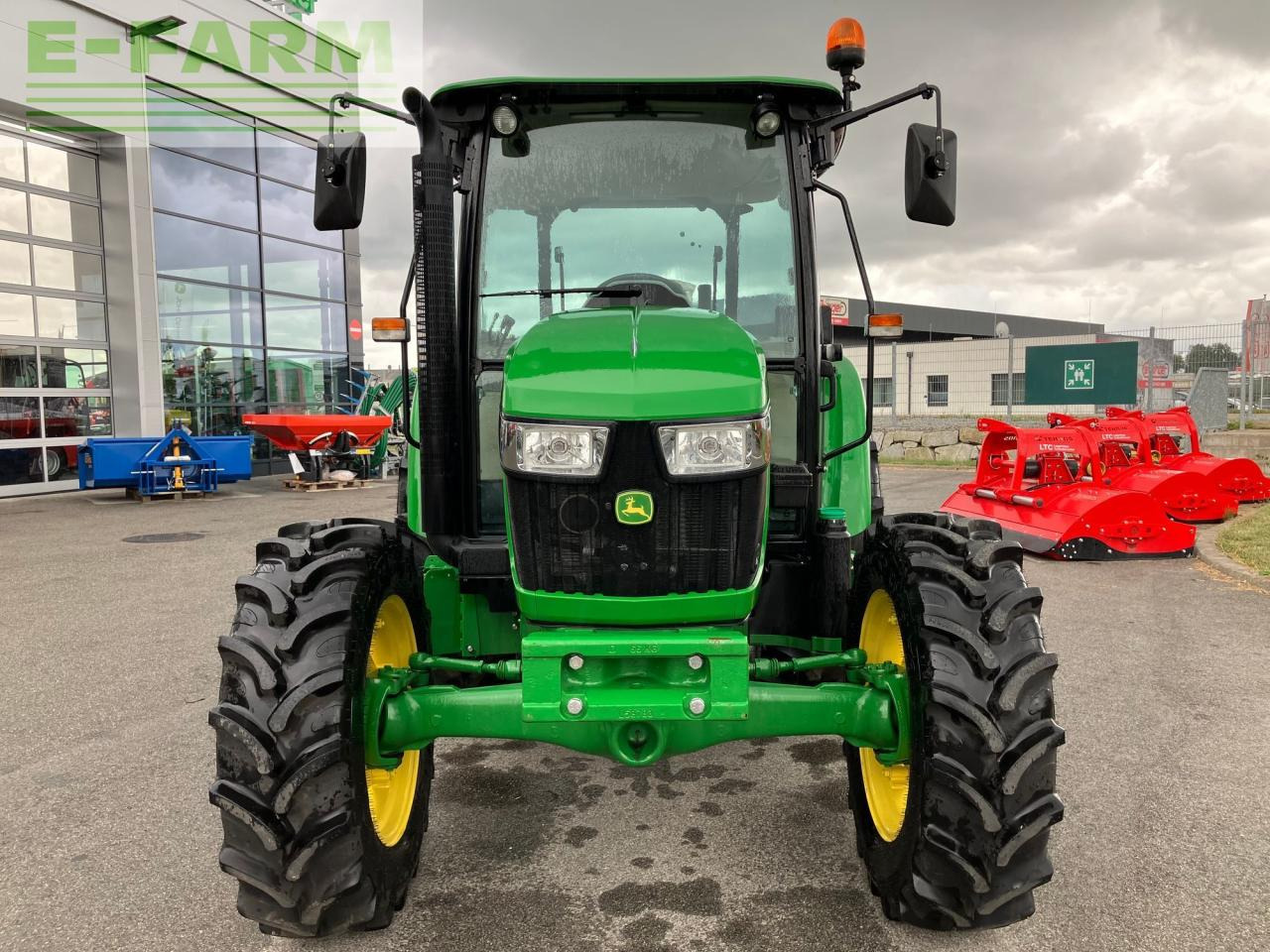 John Deere 5067E - Трактор: снимка 3 John Deere 5067E - Трактор: снимка 3