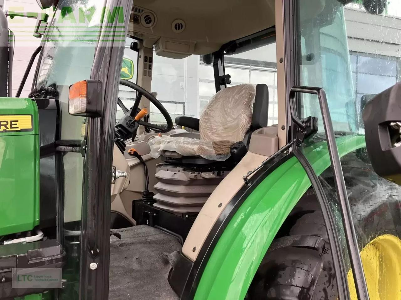 John Deere 5067e - Трактор: снимка 5 John Deere 5067e - Трактор: снимка 5