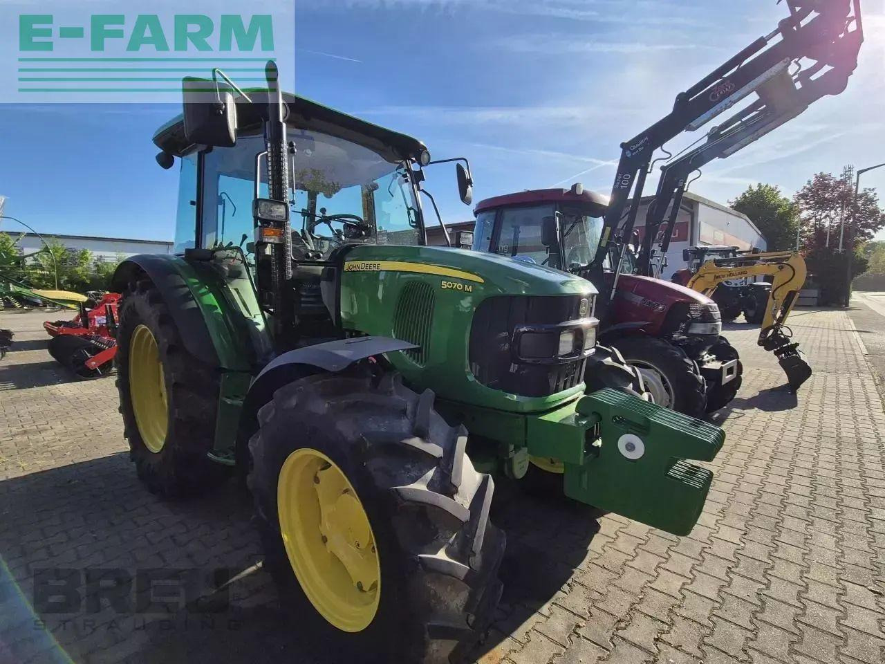 John Deere 5070 m - Трактор: снимка 2 John Deere 5070 m - Трактор: снимка 2