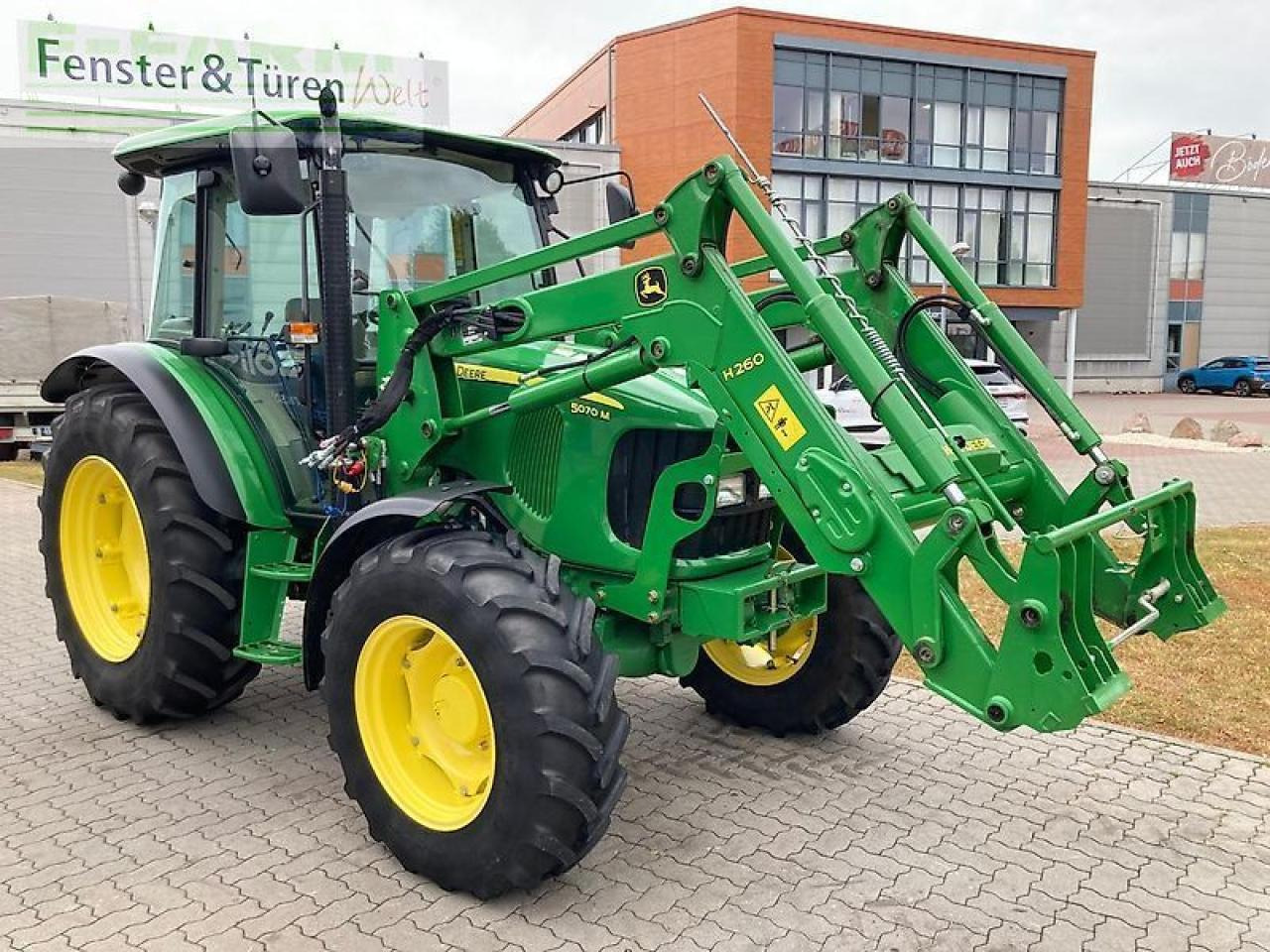 John Deere 5070m - Трактор: снимка 3 John Deere 5070m - Трактор: снимка 3