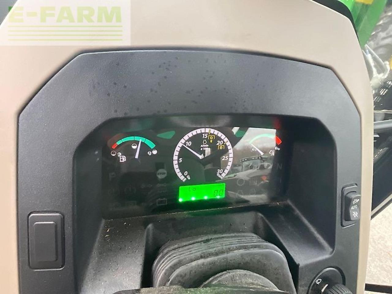 Трактор John Deere 5075 e: снимка 6