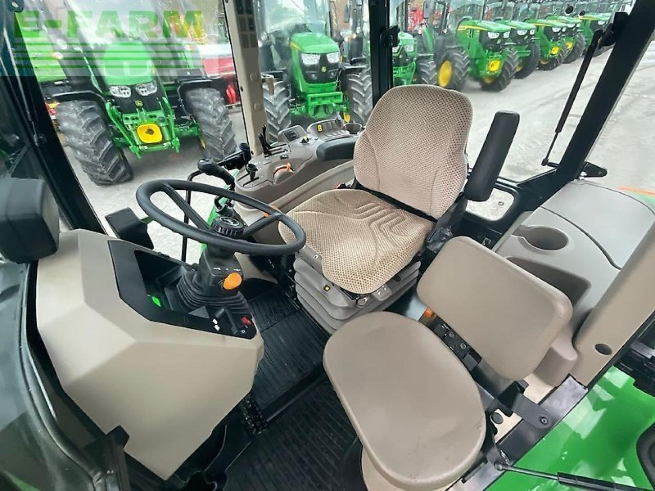 John Deere 5075 e - Трактор: снимка 4 John Deere 5075 e - Трактор: снимка 4