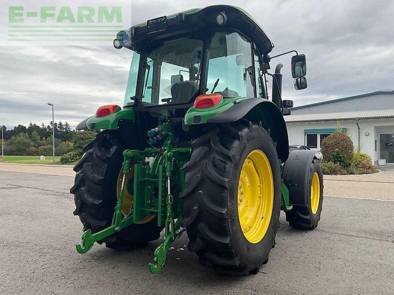 John Deere 5075 m - Трактор: снимка 3 John Deere 5075 m - Трактор: снимка 3