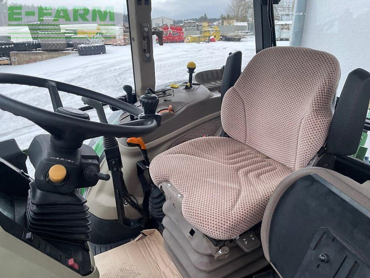 John Deere 5075 m - Трактор: снимка 5 John Deere 5075 m - Трактор: снимка 5