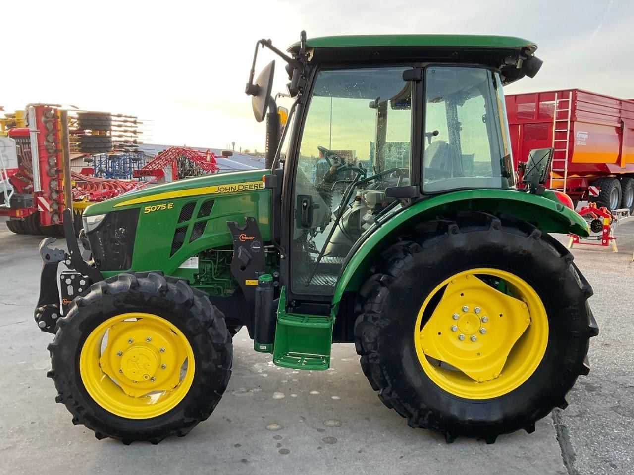 John Deere 5075E - Трактор: снимка 2 John Deere 5075E - Трактор: снимка 2