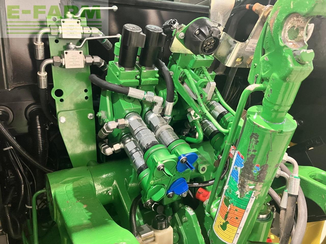 Трактор John Deere 5115r: снимка 16