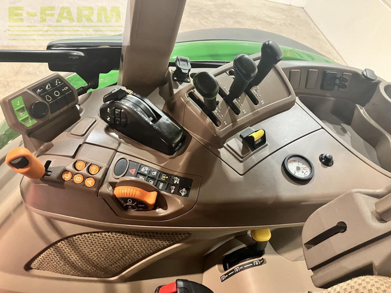 Трактор John Deere 5115r: снимка 20