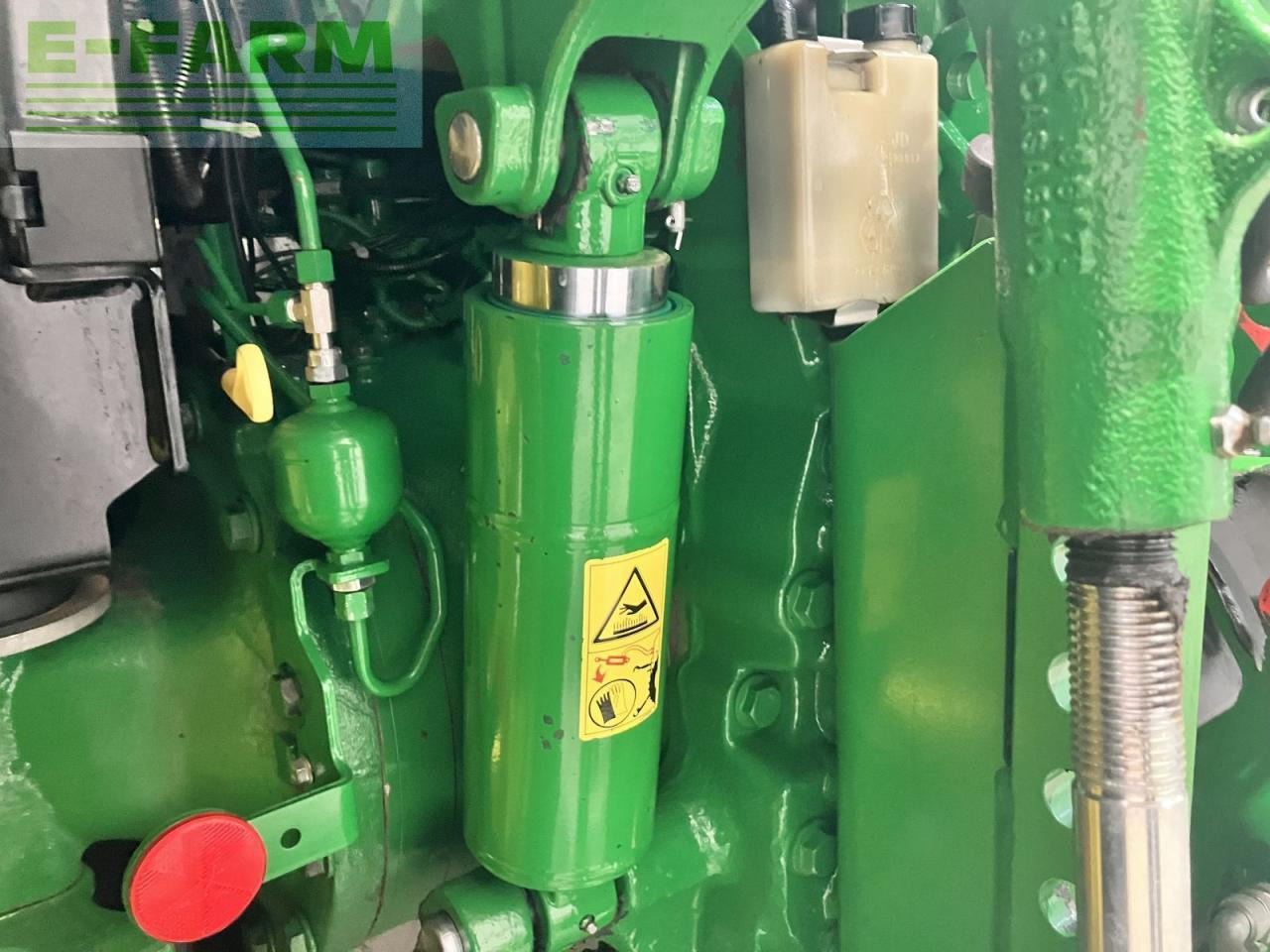 Трактор John Deere 5115r: снимка 15
