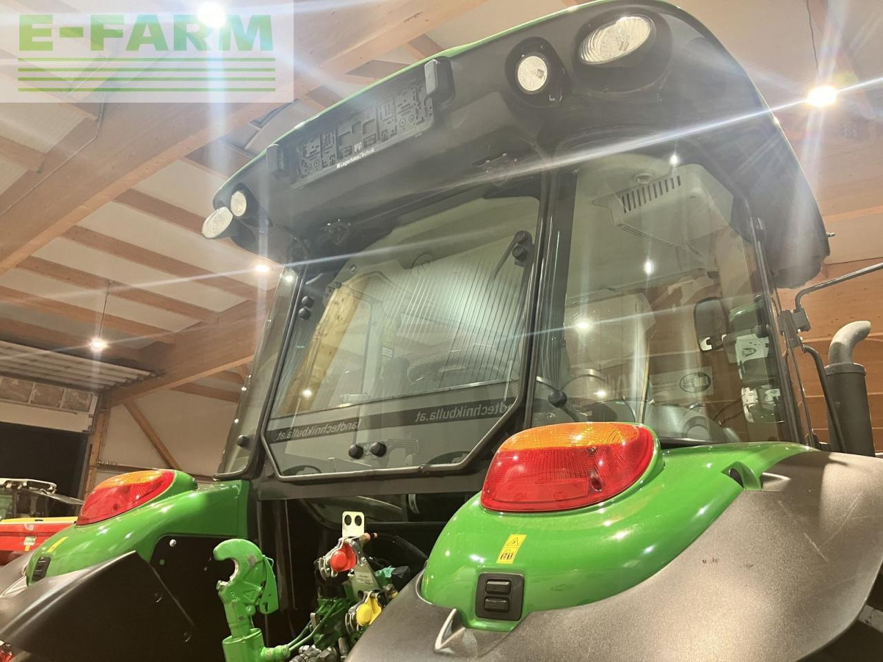 Трактор John Deere 5115r: снимка 13