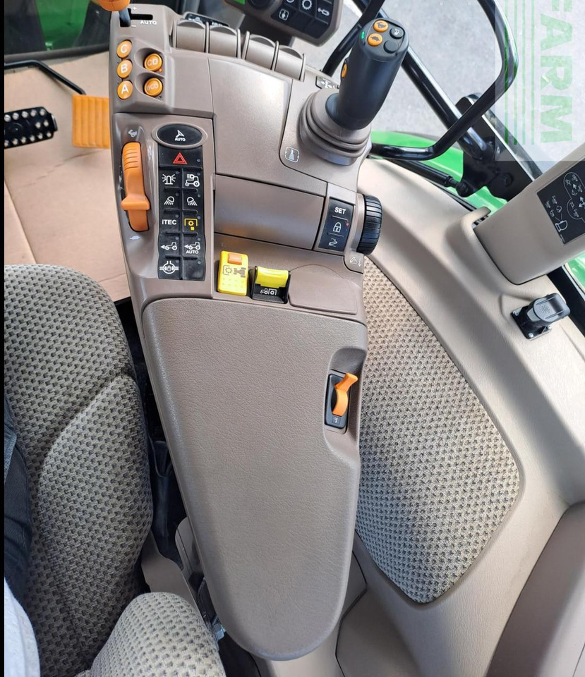 Трактор John Deere 5125R: снимка 18