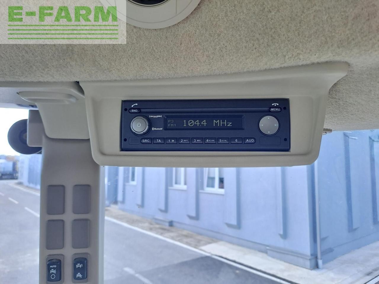 Трактор John Deere 5125R: снимка 12