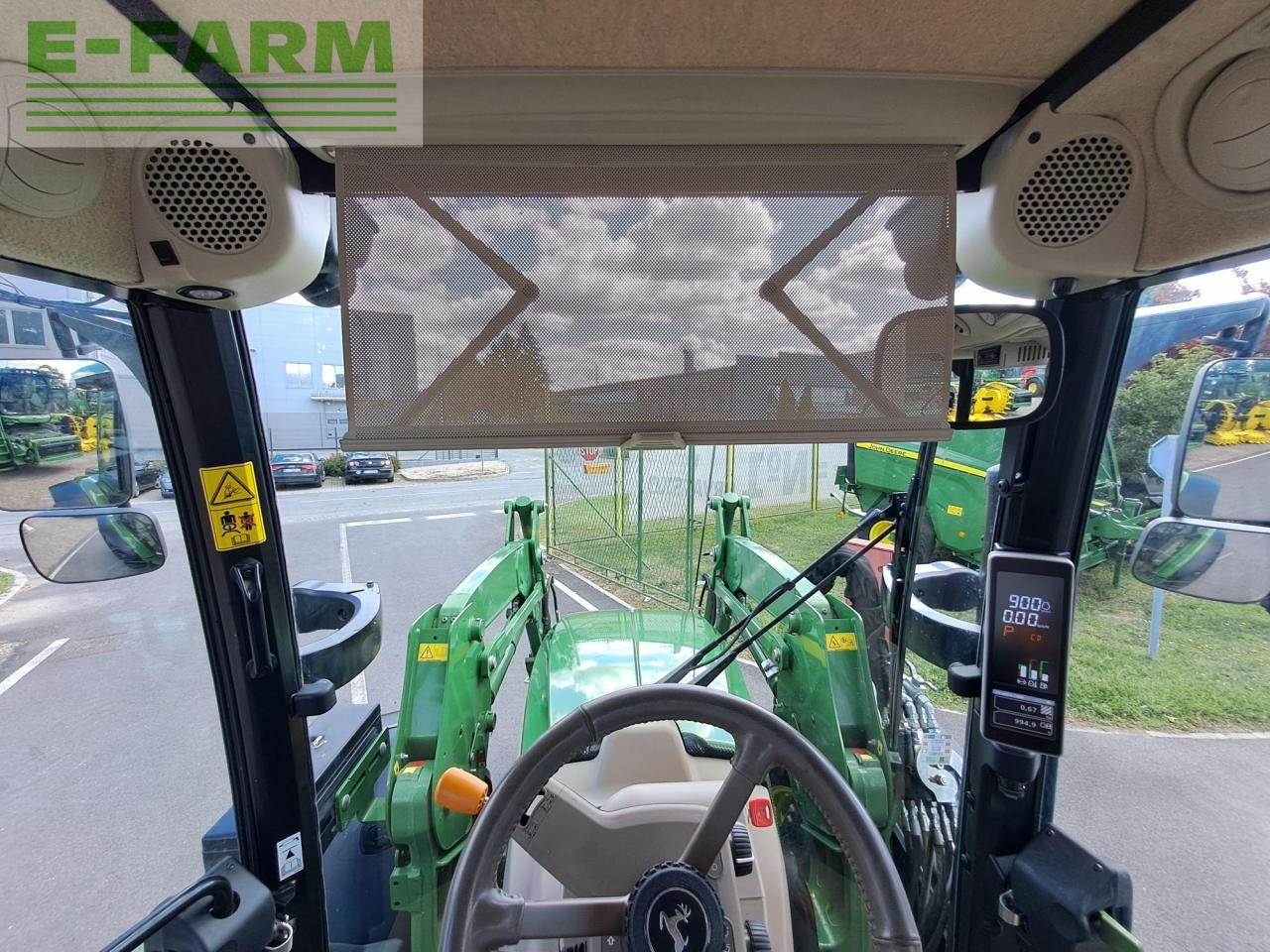 Трактор John Deere 5125R: снимка 16