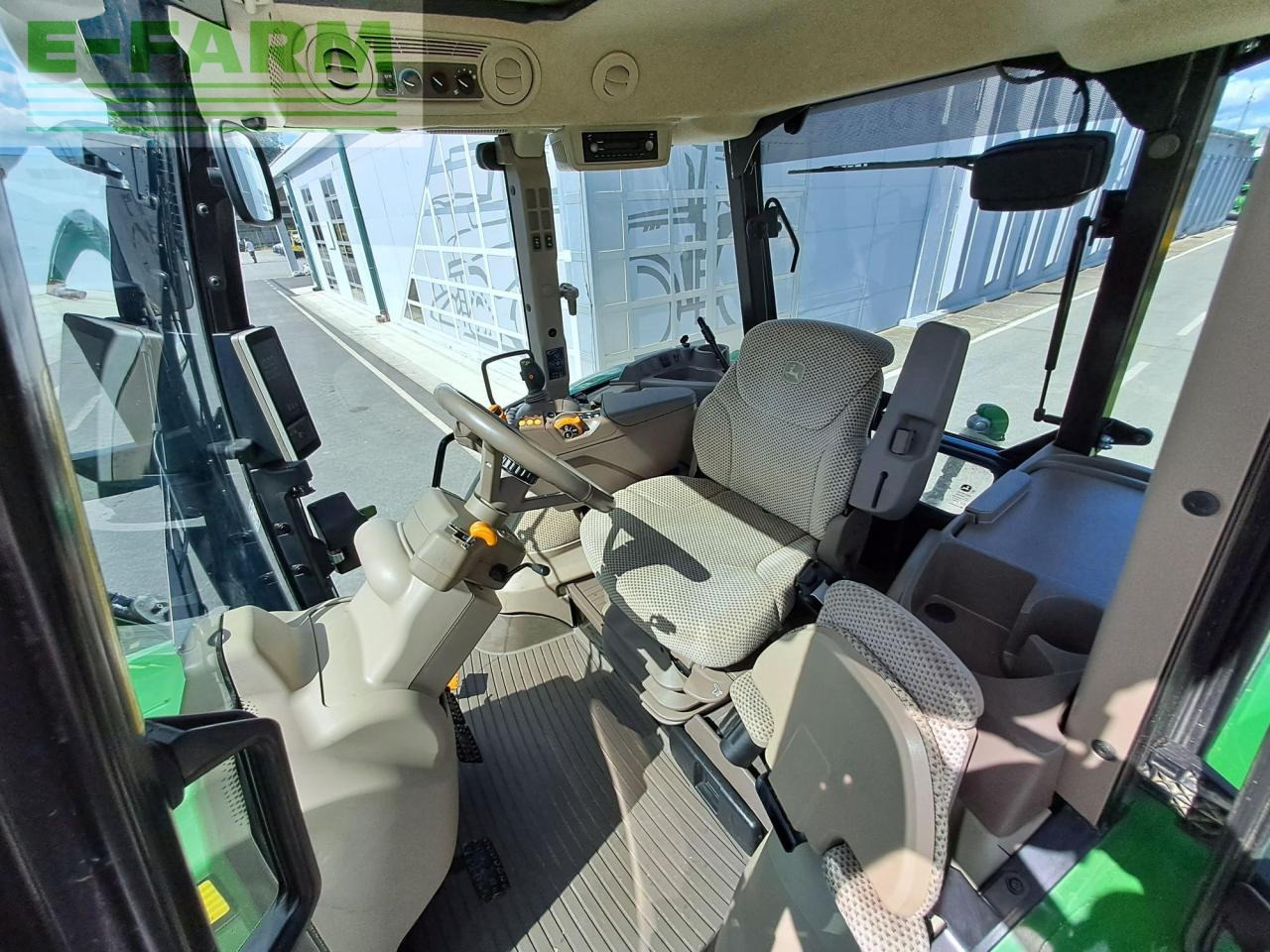 Трактор John Deere 5125R: снимка 11