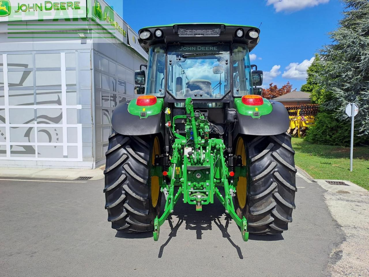 John Deere 5125R - Трактор: снимка 3 John Deere 5125R - Трактор: снимка 3
