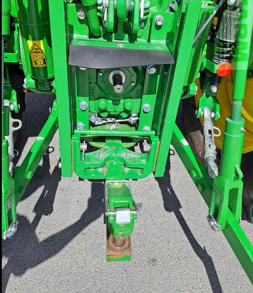 Трактор John Deere 5125R: снимка 8