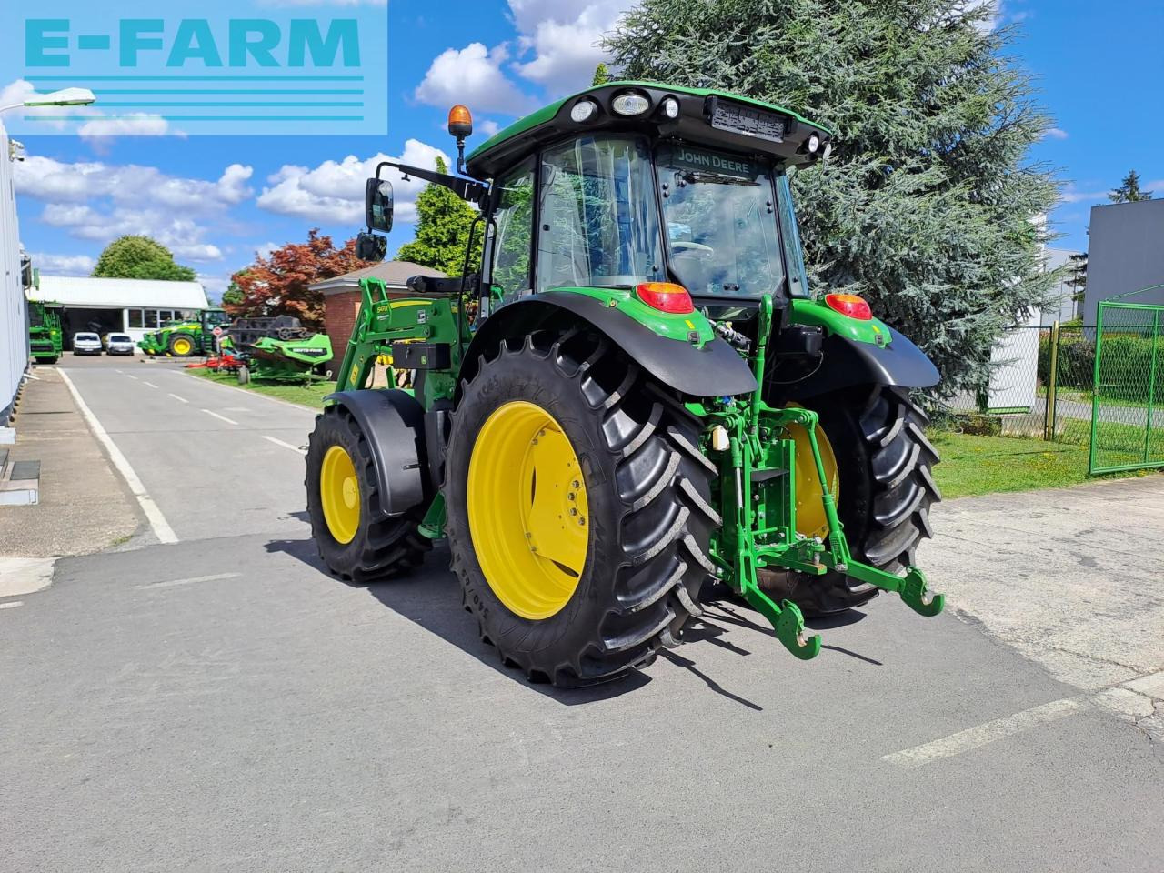 Трактор John Deere 5125R: снимка 13